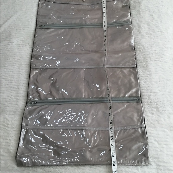 Christian Dior, a honeycomb hanging bathroom organiser - Picture 6 of 11